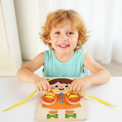 Enfant souriant développant autonomie