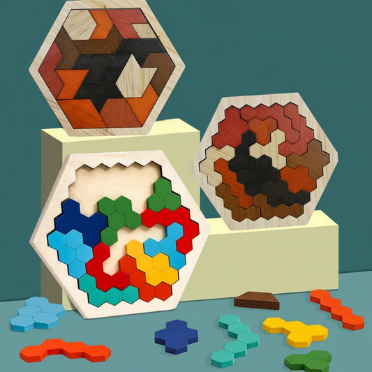 Trois puzzles tangram hexagonaux avec différents motifs colorés