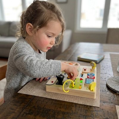 Busy board​ - cadeau enfant Montessori busy board